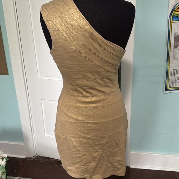 EXPRESS Shimmery Gold One Shoulder Bandage Mini Dress NWOT $89 Size M - Picture 4 of 5